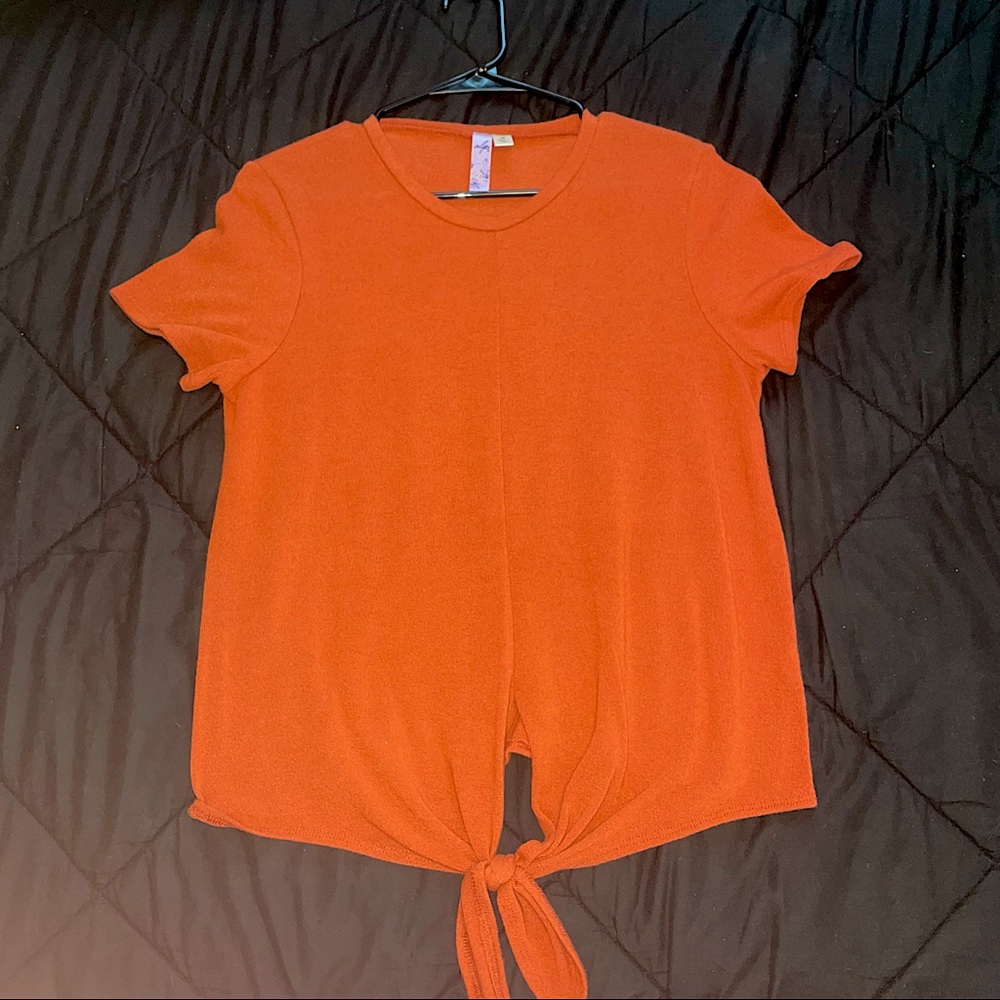 Orange Short Sleeve Top- Knots/Ties in the front! 🧡